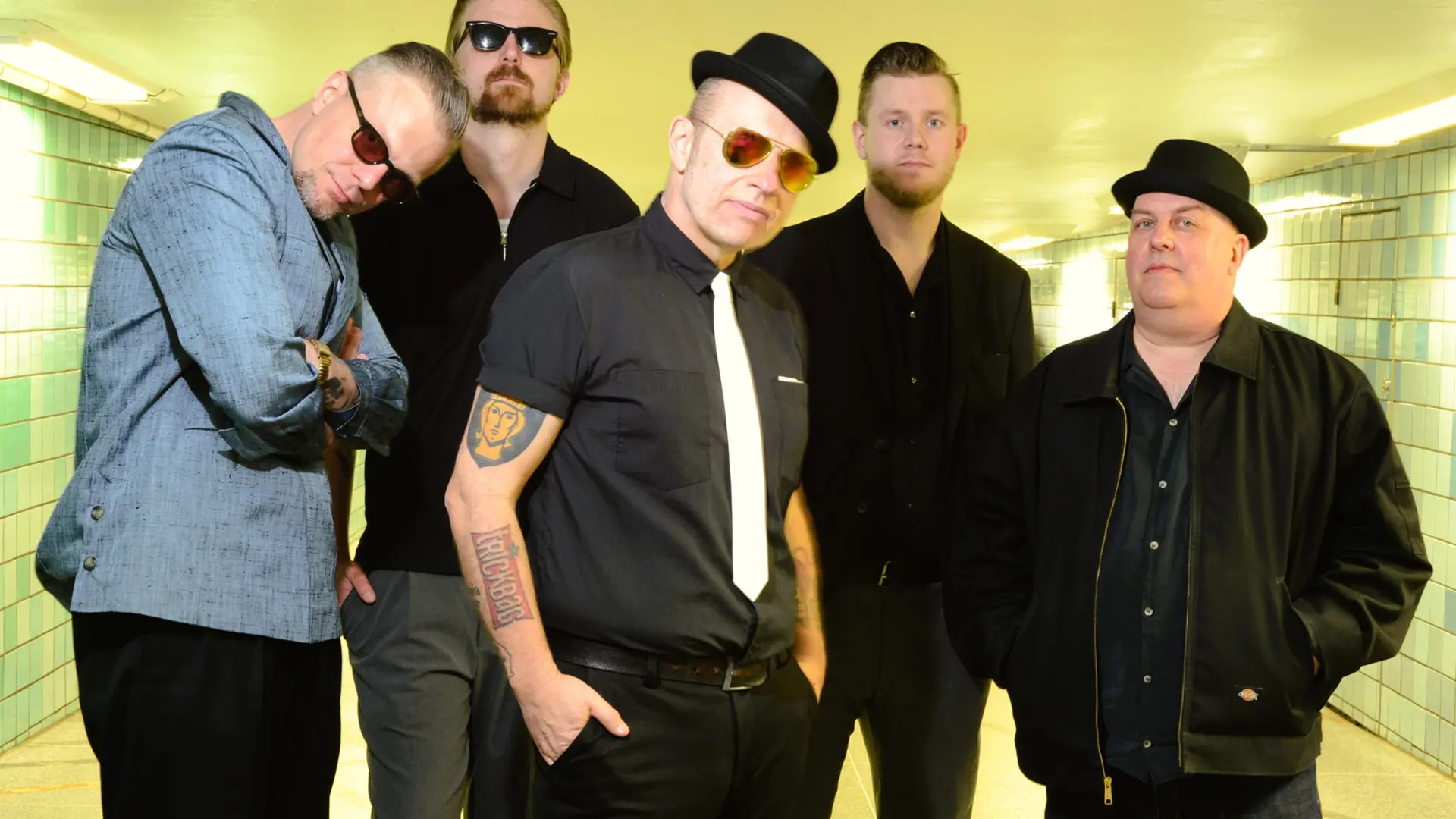 /media/m4qplwse/the-lowdown-saints-foto.jpg?width=1920&height=1080&format=webp&v=1dc49a7248b0950